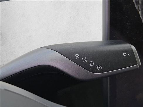 Used 2022 Tesla Model Y Long Range image 11