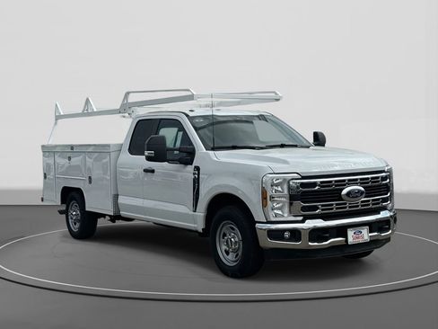 New 2025 Ford F350 XL w/ XL Chrome Package image 3