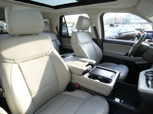 Used 2025 Ford Expedition Active RWD image 34