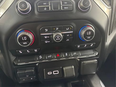 Used 2020 Chevrolet Silverado 2500 LTZ AWD/4WD image 34