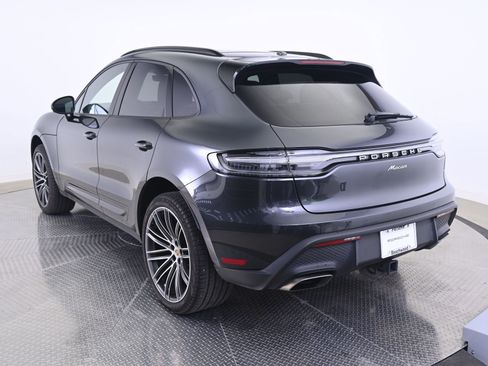 Certified 2024 Porsche Macan image 3
