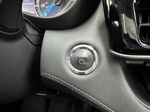 Used 2023 Toyota Highlander XLE AWD/4WD image 25