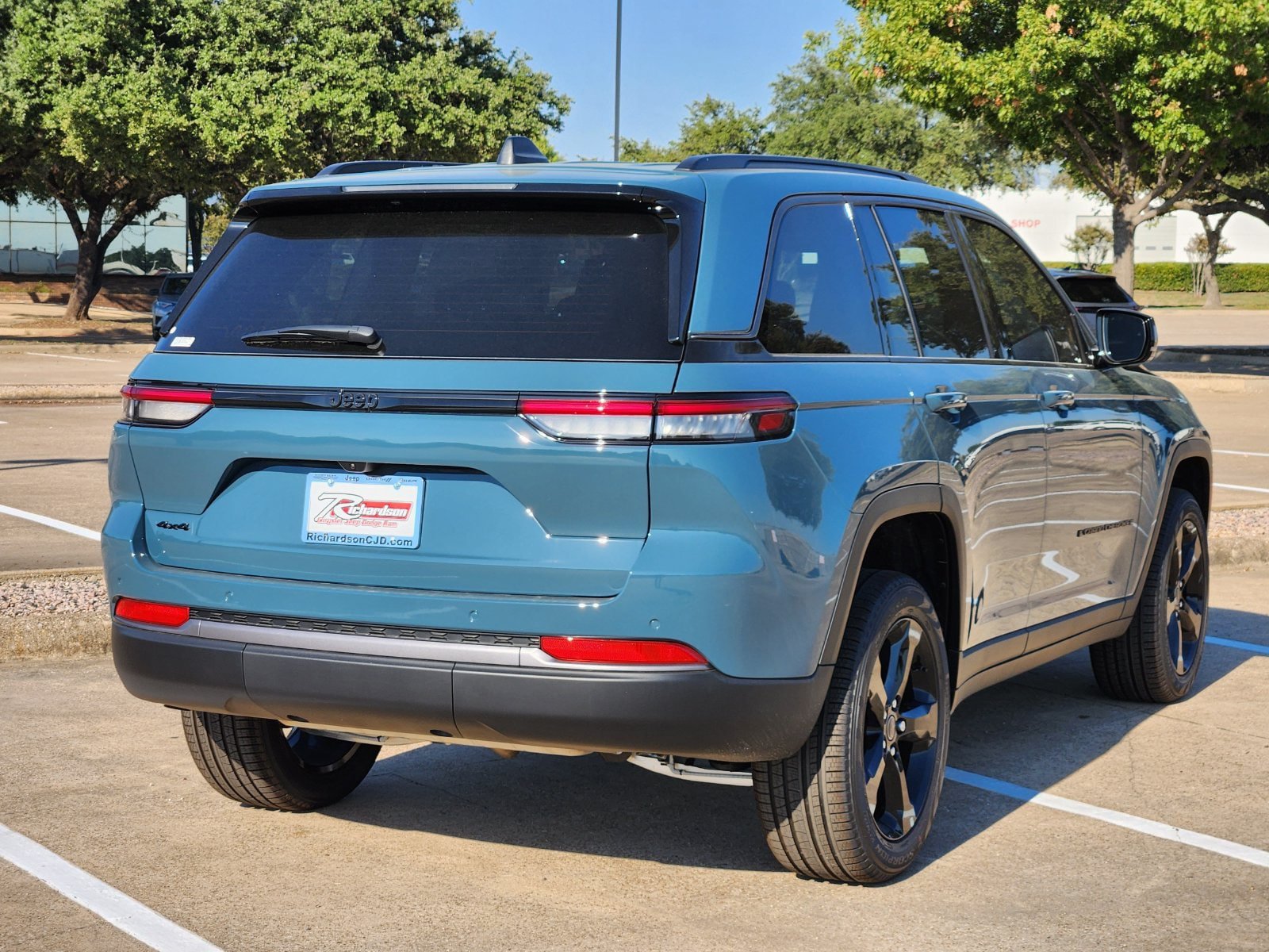 New 2027 Jeep Grand Cherokee Limited w/ Limited Altitude Package AWD/4WD image 6