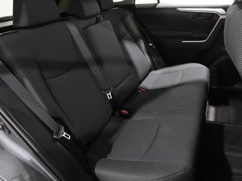 Used 2021 Toyota RAV4 LE image 15