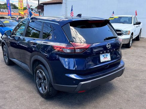 Used 2024 Nissan Rogue SV FWD image 5