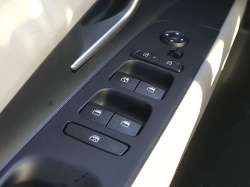 New 2025 Hyundai Elantra Limited FWD image 21
