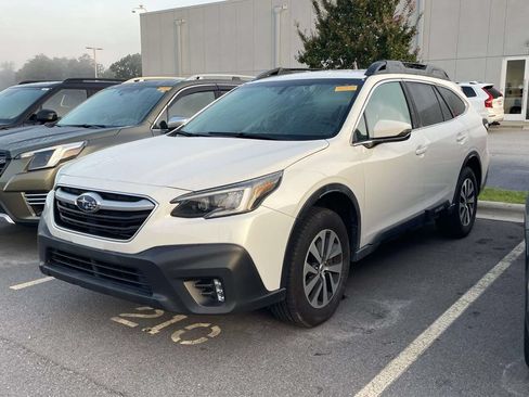 Used 2020 Subaru Outback Premium w/ Popular Package #1 AWD/4WD image 2