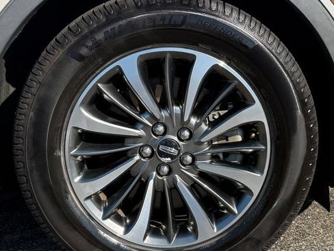 Used 2019 Lincoln Nautilus Select FWD image 13
