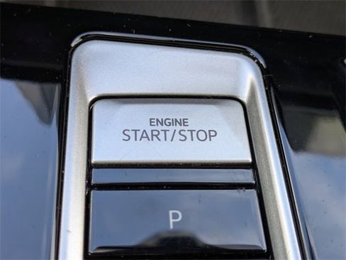 Used 2024 Volkswagen Atlas Peak Edition SE image 35