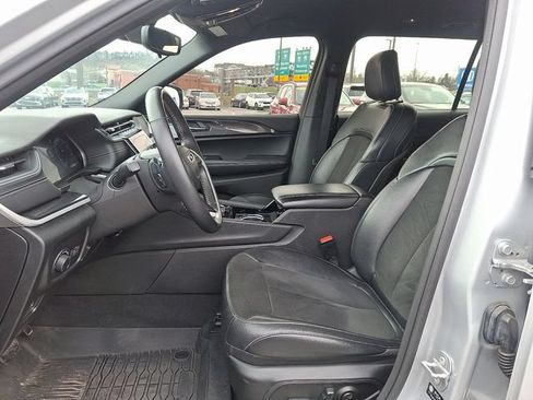 Used 2022 Jeep Grand Cherokee L Laredo AWD/4WD image 13