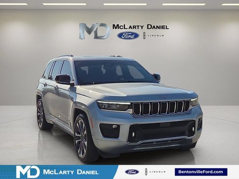 Used 2024 Jeep Grand Cherokee Overland w/ Luxury Tech Group IV AWD/4WD image 1