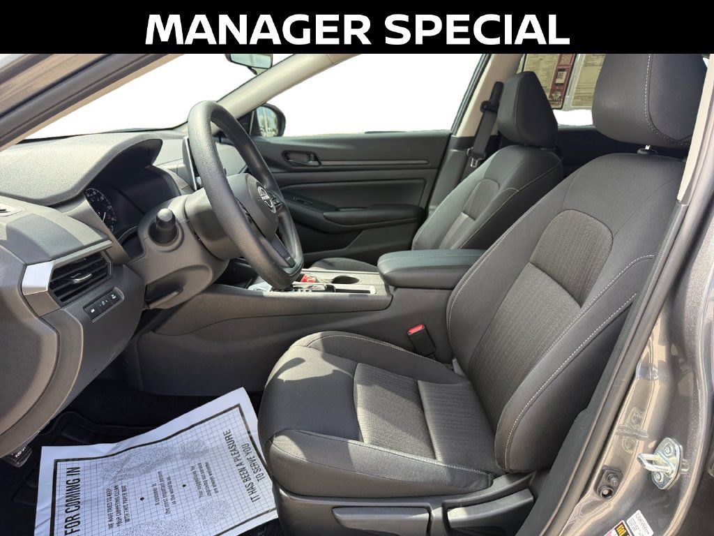 Used 2025 Nissan Altima 2.5 S FWD image 10