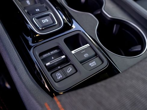 Used 2025 Honda Pilot Sport image 16