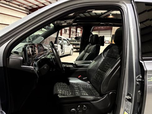 Used 2023 Cadillac Escalade V image 13