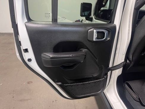 Used 2024 Jeep Wrangler Unlimited Rubicon image 19