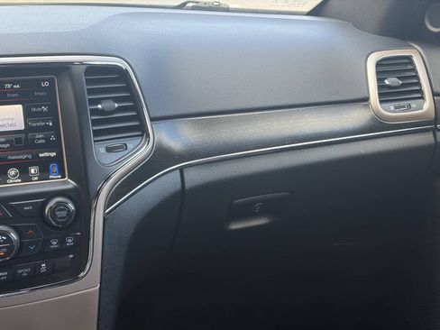 Used 2017 Jeep Grand Cherokee Limited AWD/4WD image 28