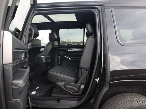 New 2025 Jeep Wagoneer Series II w/ Convenience Group I image 18