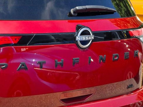 Used 2024 Nissan Pathfinder SL w/ Black Appearance Package FWD image 14