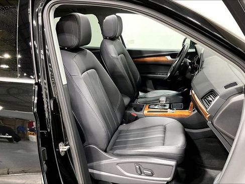 Used 2023 Audi Q5 2.0T Premium w/ Convenience Package image 7