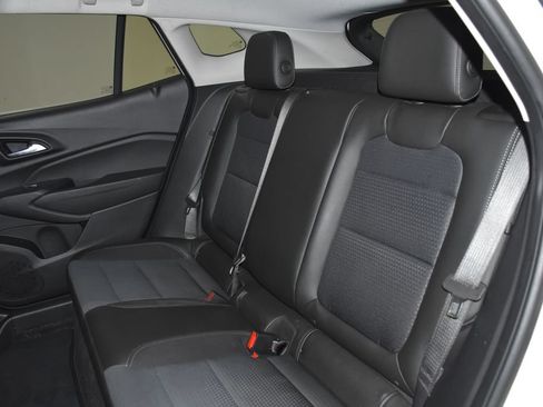 Used 2025 Chevrolet Trax LT FWD image 24