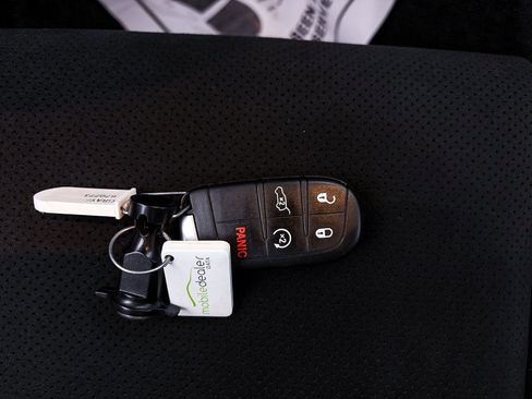 Used 2021 Jeep Grand Cherokee Laredo X image 27