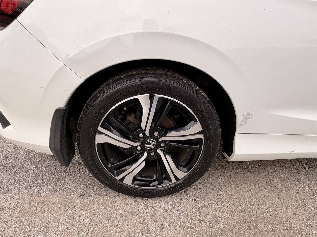 Used 2016 Honda Civic Touring image 29
