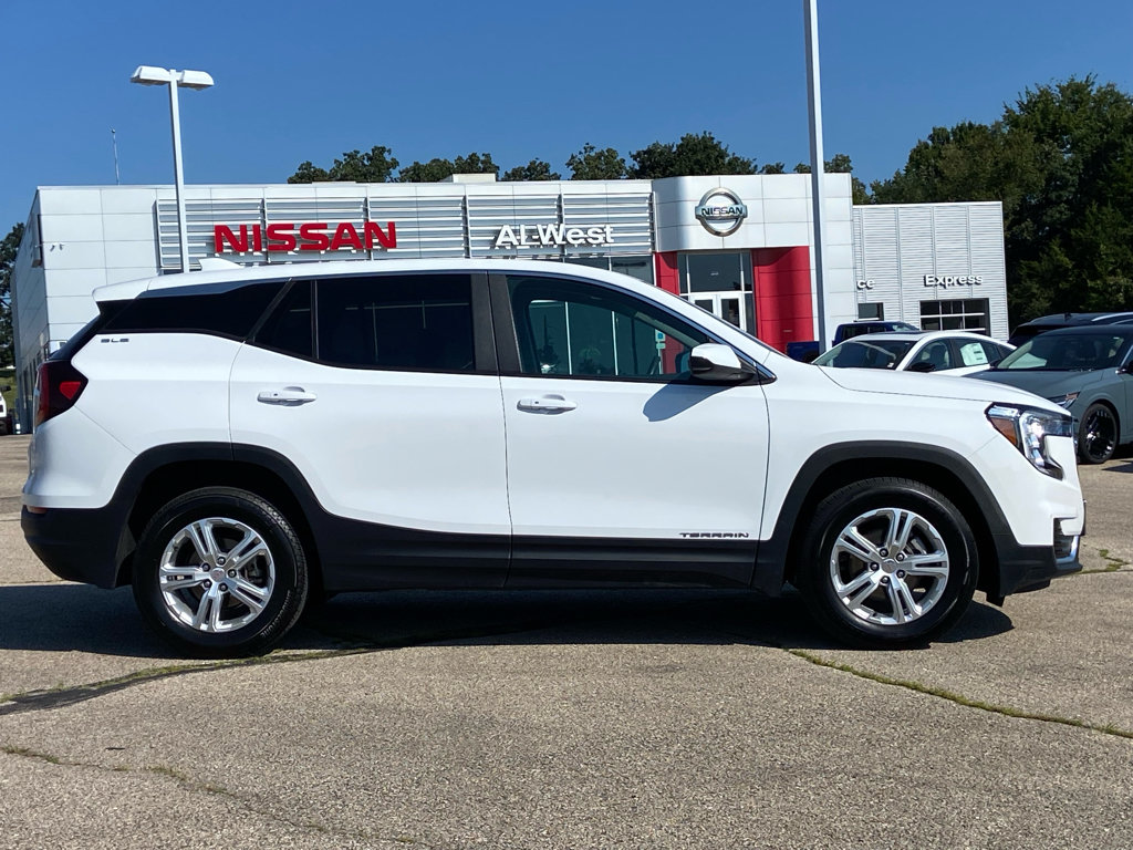 Used 2024 GMC Terrain SLE AWD/4WD image 2