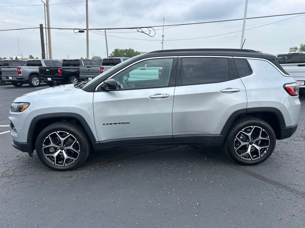 Used 2025 Jeep Compass Limited AWD/4WD image 8