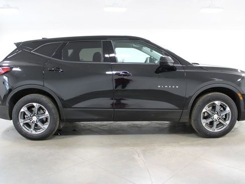 Used 2025 Chevrolet Blazer LT image 11