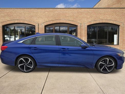 Used 2018 Honda Accord Sport image 2