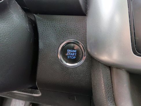 Used 2018 Toyota Highlander SE image 25