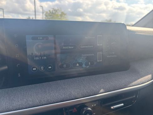 Used 2025 Nissan Kicks SV image 21