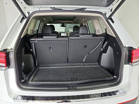New 2026 Volkswagen Atlas SE FWD image 13