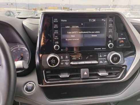 Used 2022 Toyota Highlander LE image 23