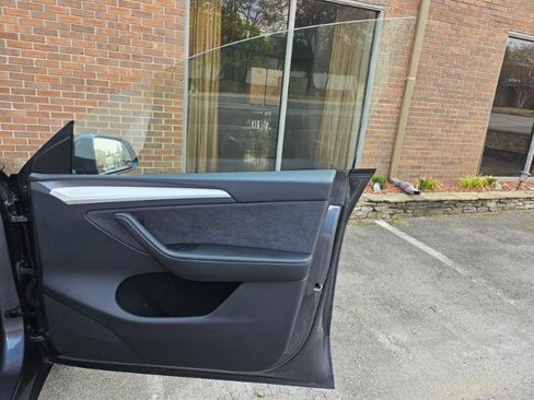 Used 2023 Tesla Model Y Long Range image 59