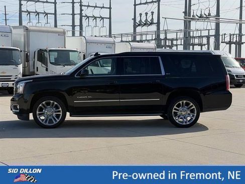 Certified 2018 GMC Yukon XL SLT w/ Premium Edition AWD/4WD image 9