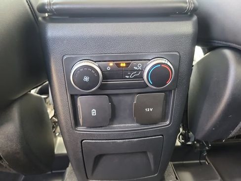 Used 2022 Ford Explorer XLT w/ Equipment Group 202A RWD image 16