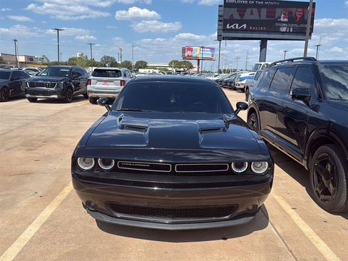 Used 2018 Dodge Challenger GT AWD/4WD image 7