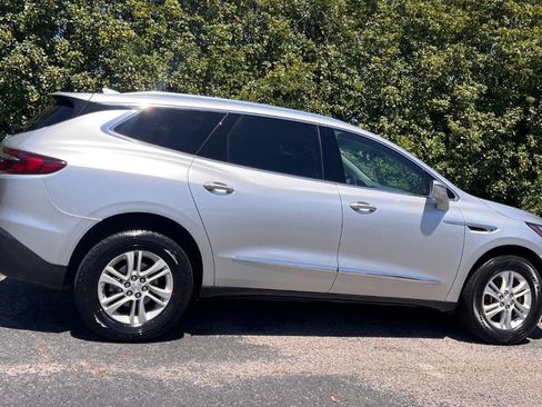Used 2020 Buick Enclave Essence w/ Sound and Sites Package AWD/4WD image 8