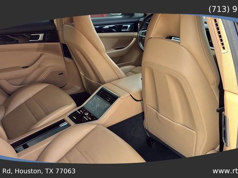 Used 2017 Porsche Panamera image 34
