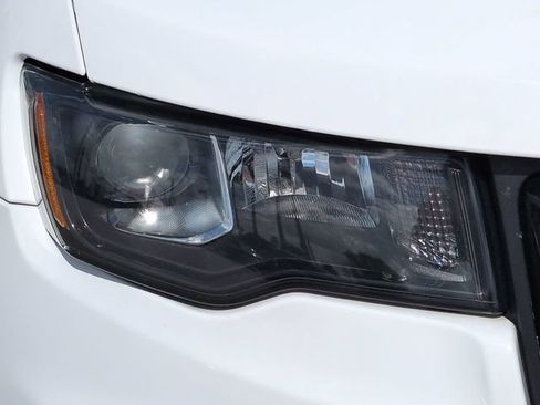 Used 2020 Jeep Grand Cherokee Altitude RWD image 10