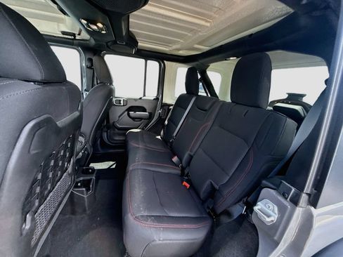 Used 2022 Jeep Wrangler Unlimited Rubicon w/ LED Lighting Group AWD/4WD image 27