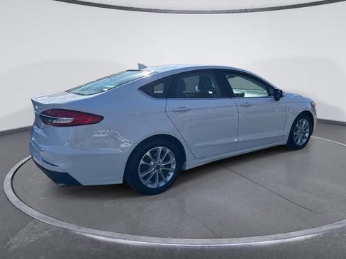 Used 2019 Ford Fusion SE image 4