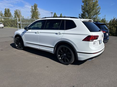 Used 2021 Volkswagen Tiguan SE R-Line AWD/4WD image 3
