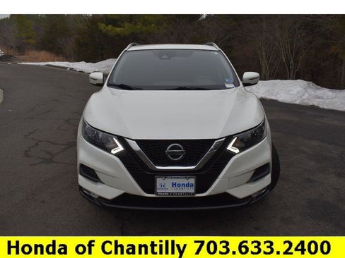 Used 2021 Nissan Rogue Sport SV image 2