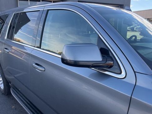 Used 2018 Chevrolet Suburban LT image 6