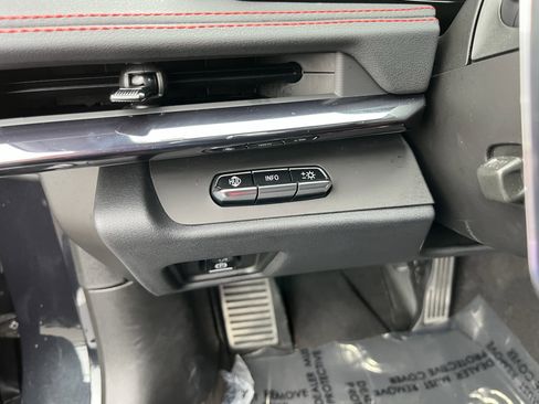 Used 2024 Chevrolet Corvette Stingray Preferred Conv w/ Stealth Interior Trim Package image 22