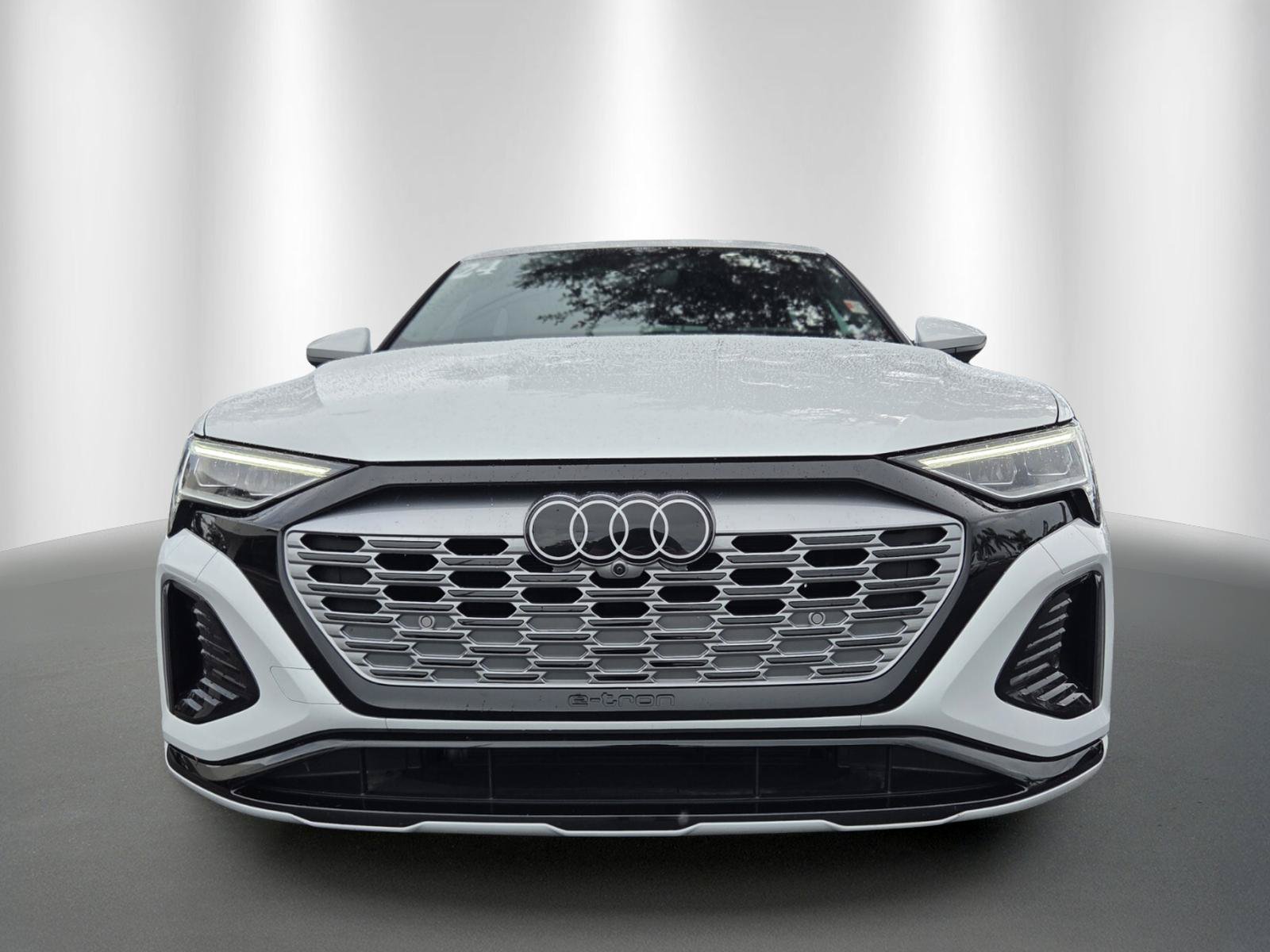 Used 2024 Audi Q8 e-tron Premium Plus AWD/4WD image 2