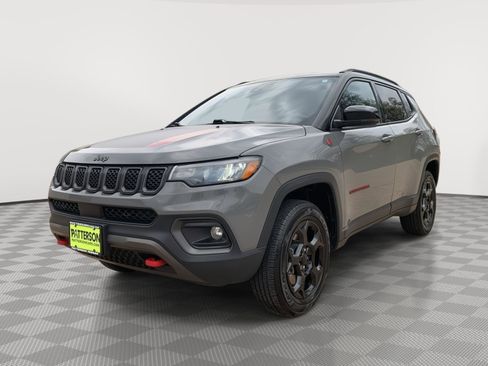 Used 2024 Jeep Compass Trailhawk image 4