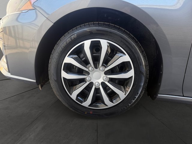 Used 2024 Nissan Altima 2.5 S FWD image 9